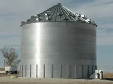 Flat bottom silo large volume grain storage bin